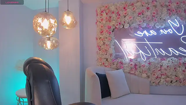 ArianaDumont online show from 10-21-25, 11:55