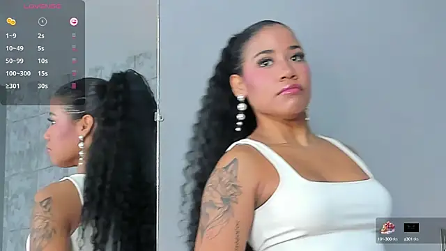 Snapshot of Salome_Diaz_ chatting on 01-28-25, 04:41 Salome Diaz online show from 01-28-25, 04:41