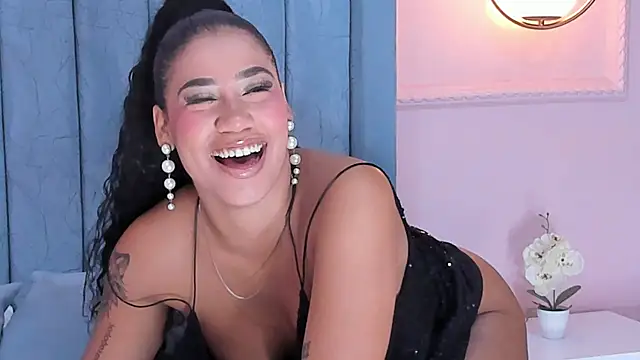 Snapshot of Salome_Diaz_ chatting on 02-06-25, 04:10 Salome Diaz online show from 02-06-25, 04:10