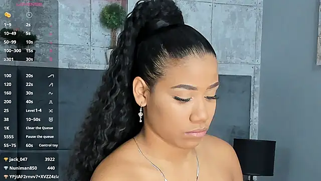 Snapshot of Salome_Diaz_ chatting on 02-19-25, 01:17 Salome Diaz online show from 02-19-25, 01:17