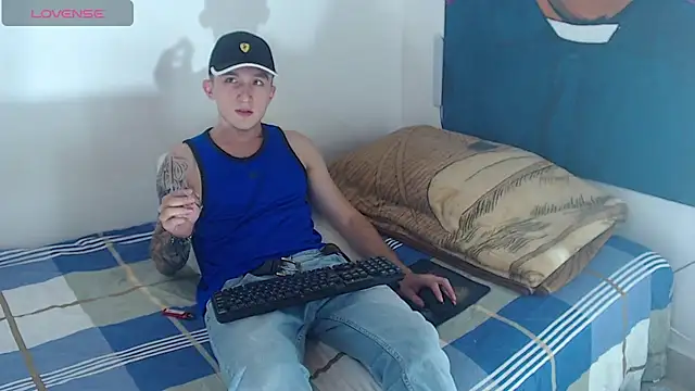 Snapshot of Dylanwhite23_ chatting on 01-18-25, 04:15 Dylanwhite23 online show from 01-18-25, 04:15