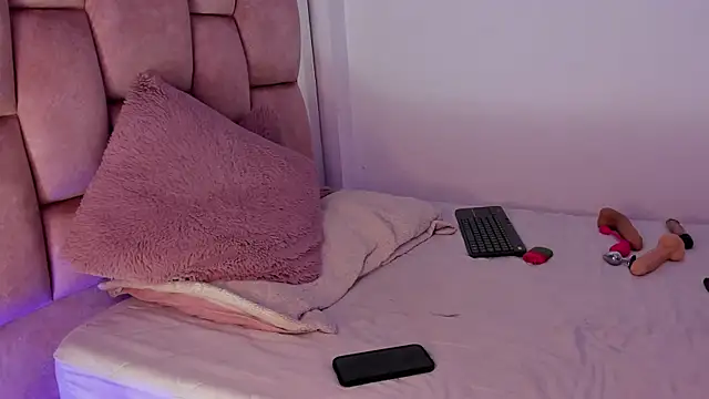 Snapshot of Dylanwhite23_ chatting on 03-21-25, 03:44 Dylanwhite23 online show from 03-21-25, 03:44