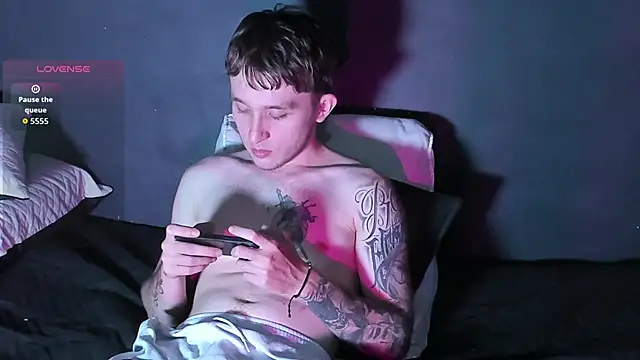 Snapshot of Dylanwhite23_ chatting on 10-23-25, 06:17 Dylanwhite23 online show from 10-23-25, 06:17