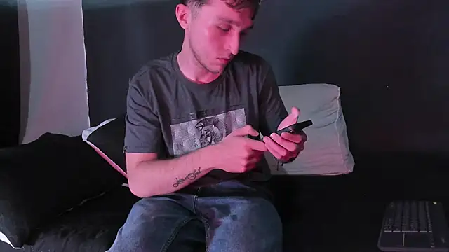 Snapshot of Dylanwhite23_ chatting on 11-14-25, 09:13 Dylanwhite23 online show from 11-14-25, 09:13