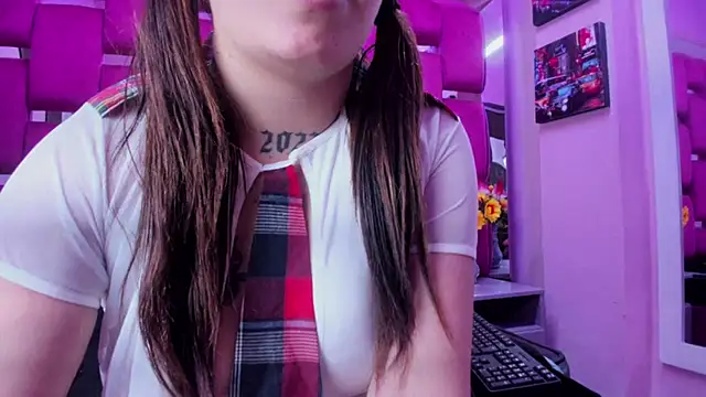 Snapshot of Lya_Anal chatting on 12-17-25, 03:56 Lya Anal online show from 12-17-25, 03:56