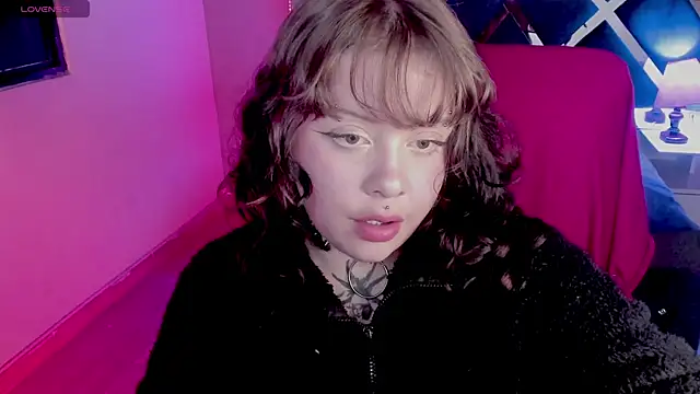 Snapshot of Sabrina_scarlett chatting on 03-17-25, 09:02 Sabrina scarlett online show from 03-17-25, 09:02