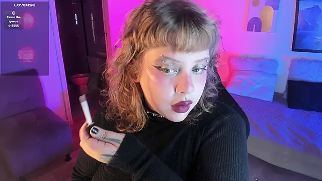 Snapshot of Sabrina_scarlett chatting on 09-23-25, 04:26 Sabrina scarlett online show from 09-23-25, 04:26