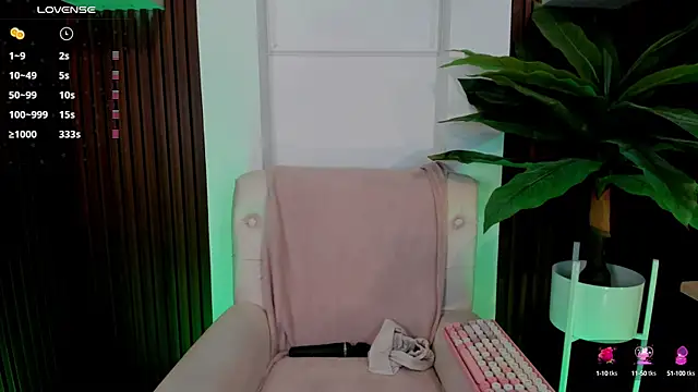 Snapshot of Anybuny chatting on 03-17-25, 12:14 Anybuny online show from 03-17-25, 12:14