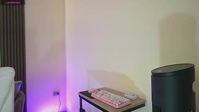 Snapshot of Anybuny chatting on 09-15-25, 12:05 Anybuny online show from 09-15-25, 12:05