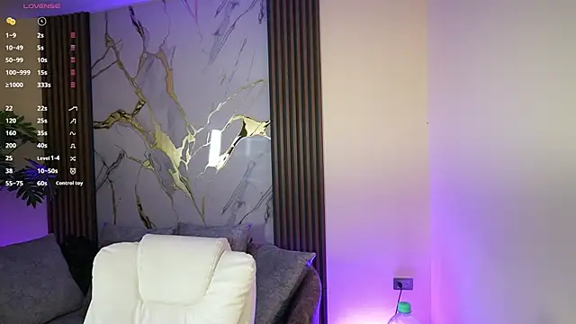 Snapshot of Anybuny chatting on 10-20-25, 11:32 Anybuny online show from 10-20-25, 11:32