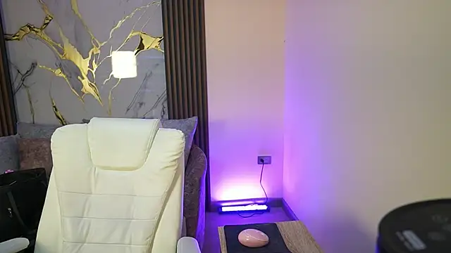 Snapshot of Anybuny chatting on 10-24-25, 11:39 Anybuny online show from 10-24-25, 11:39