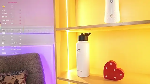 Snapshot of Anybuny chatting on 10-25-25, 02:24 Anybuny online show from 10-25-25, 02:24