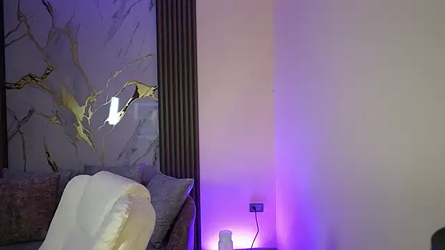 Snapshot of Anybuny chatting on 10-29-25, 11:56 Anybuny online show from 10-29-25, 11:56