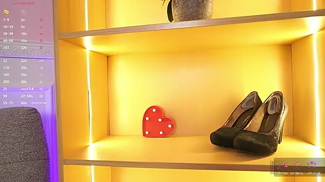 Snapshot of Anybuny chatting on 11-15-25, 12:02 Anybuny online show from 11-15-25, 12:02