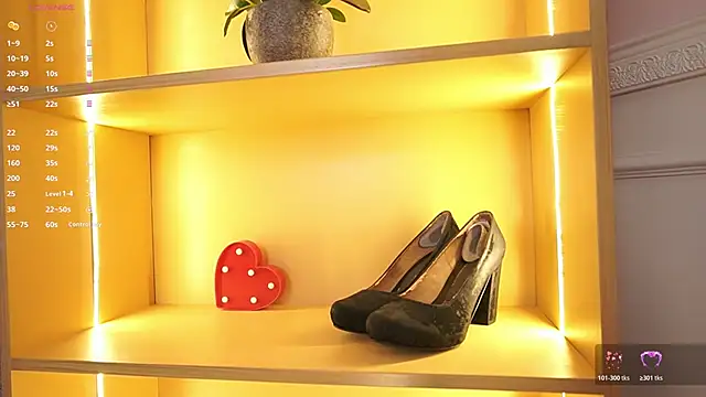 Snapshot of Anybuny chatting on 11-18-25, 11:47 Anybuny online show from 11-18-25, 11:47