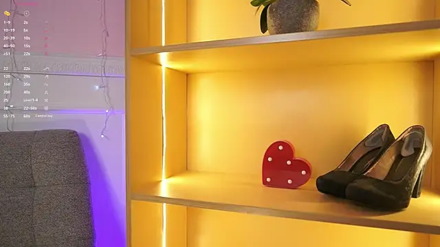 Snapshot of Anybuny chatting on 11-22-25, 12:15 Anybuny online show from 11-22-25, 12:15