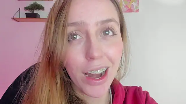 Snapshot of SofiaGc chatting on 12-17-24, 02:44 SofiaGc online show from 12-17-24, 02:44