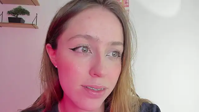 Snapshot of SofiaGc chatting on 12-27-24, 02:47 SofiaGc online show from 12-27-24, 02:47