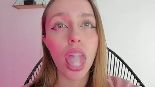 Snapshot of SofiaGc chatting on 12-29-24, 06:24 SofiaGc online show from 12-29-24, 06:24