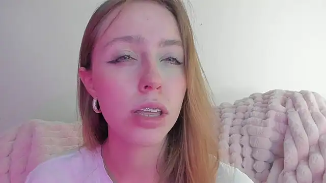 Snapshot of SofiaGc chatting on 03-04-25, 03:33 SofiaGc online show from 03-04-25, 03:33