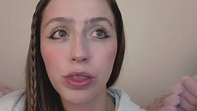 Snapshot of SofiaGc chatting on 09-10-25, 03:39 SofiaGc online show from 09-10-25, 03:39