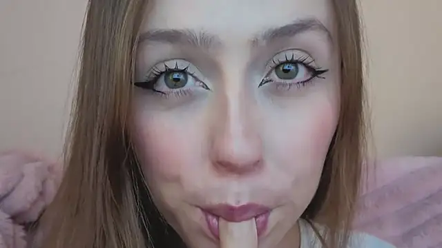 Snapshot of SofiaGc chatting on 09-26-25, 03:43 SofiaGc online show from 09-26-25, 03:43