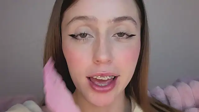 Snapshot of SofiaGc chatting on 10-07-25, 03:25 SofiaGc online show from 10-07-25, 03:25