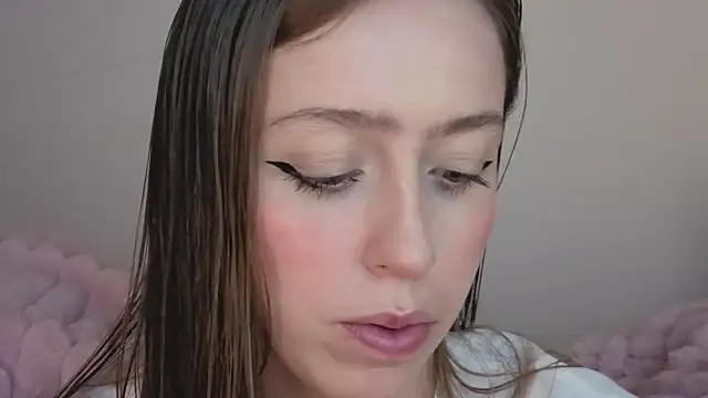 Snapshot of SofiaGc chatting on 10-09-25, 03:48 SofiaGc online show from 10-09-25, 03:48