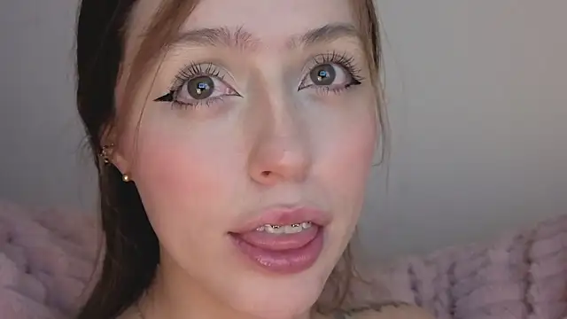 Snapshot of SofiaGc chatting on 10-23-25, 03:39 SofiaGc online show from 10-23-25, 03:39