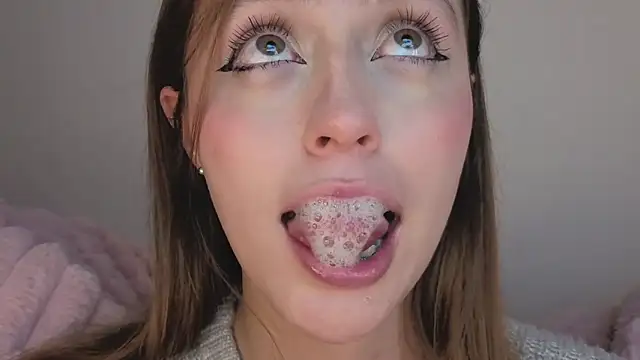 Snapshot of SofiaGc chatting on 10-26-25, 03:56 SofiaGc online show from 10-26-25, 03:56