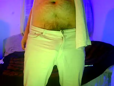 Snapshot of BushBator chatting on 12-09-24, 08:22 BushBator online show from 12-09-24, 08:22