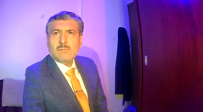 Snapshot of BushBator chatting on 02-28-25, 07:48 BushBator online show from 02-28-25, 07:48