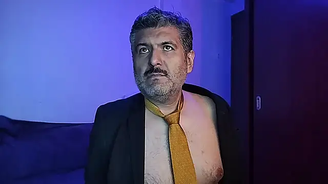 Snapshot of BushBator chatting on 09-30-25, 05:45 BushBator online show from 09-30-25, 05:45