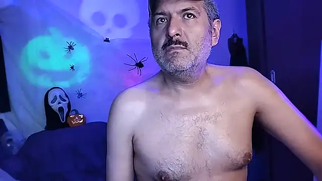 Snapshot of BushBator chatting on 10-21-25, 06:36 BushBator online show from 10-21-25, 06:36