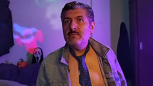 Snapshot of BushBator chatting on 10-22-25, 06:57 BushBator online show from 10-22-25, 06:57