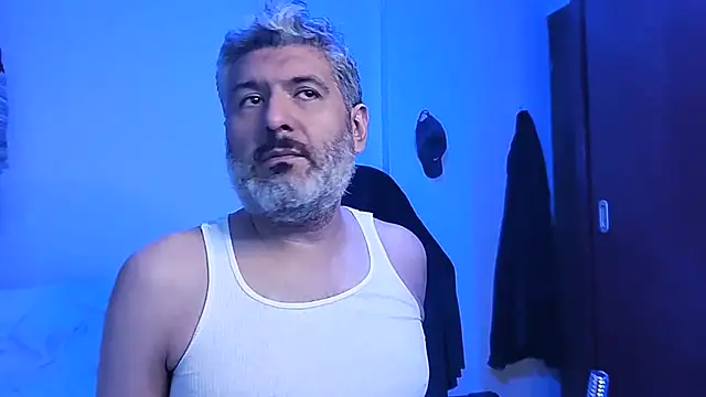 Snapshot of BushBator chatting on 11-23-25, 07:52 BushBator online show from 11-23-25, 07:52