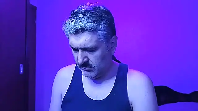 Snapshot of BushBator chatting on 11-26-25, 07:31 BushBator online show from 11-26-25, 07:31