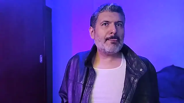 Snapshot of BushBator chatting on 12-14-25, 07:03 BushBator online show from 12-14-25, 07:03