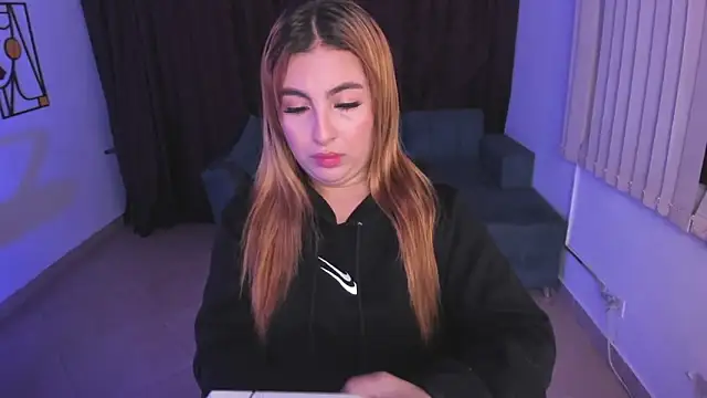 Snapshot of SusyAmis chatting on 10-31-25, 03:51 SusyAmis online show from 10-31-25, 03:51