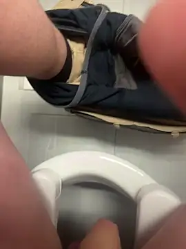 Snapshot of Bolo23693 chatting on 11-19-25, 03:23 Bolo23693 online show from 11-19-25, 03:23