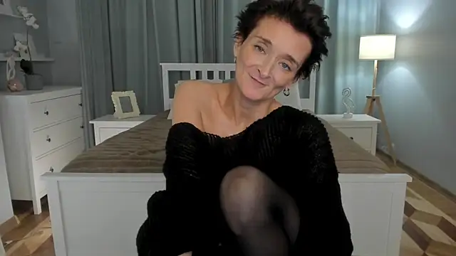 Snapshot of SimonaDeBeauvoir chatting on 12-19-24, 07:29 SimonaDeBeauvoir online show from 12-19-24, 07:29