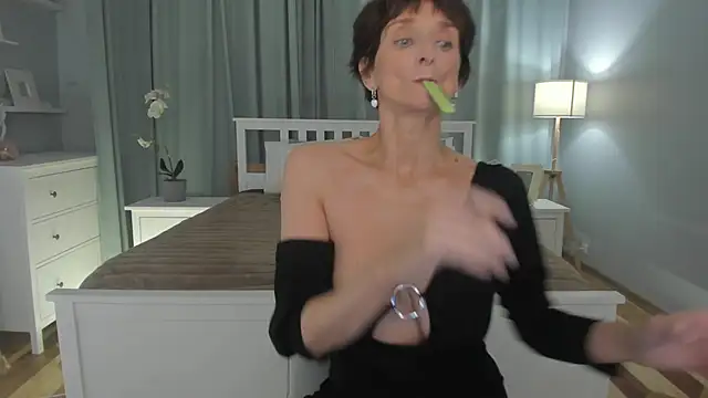 Snapshot of SimonaDeBeauvoir chatting on 01-11-25, 12:18 SimonaDeBeauvoir online show from 01-11-25, 12:18