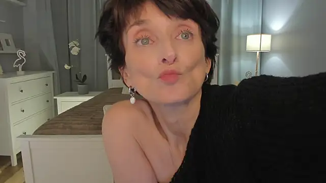 Snapshot of SimonaDeBeauvoir chatting on 02-13-25, 01:59 SimonaDeBeauvoir online show from 02-13-25, 01:59