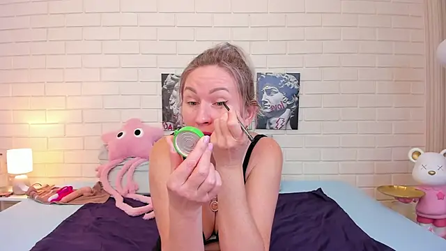 Snapshot of AriFleow chatting on 10-16-25, 05:19 AriFleow online show from 10-16-25, 05:19