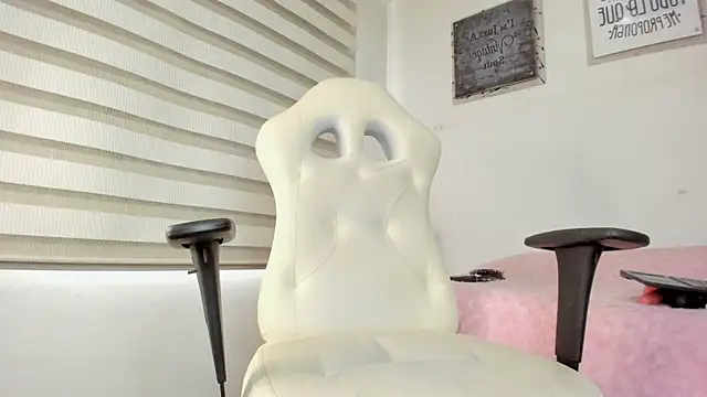 Snapshot of Violet_spencer chatting on 12-10-24, 07:32 Violet spencer online show from 12-10-24, 07:32