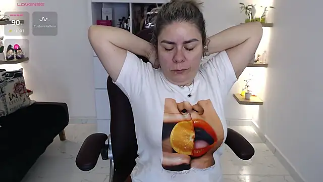 Snapshot of zehra_sanem chatting on 06-15-26, 02:08 zehra sanem online show from 06-15-26, 02:08
