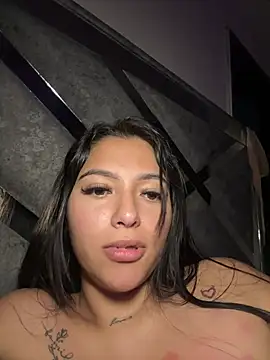 Snapshot of Dakotha_v_ chatting on 05-19-26, 01:56 Dakotha v online show from 05-19-26, 01:56