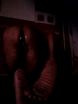 Snapshot of brownfeet chatting on 11-26-25, 01:50 brownfeet online show from 11-26-25, 01:50