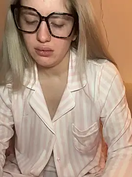 Holly-Glamour online show from 02-05-26, 05:23