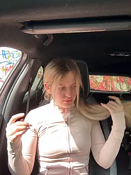 Holly-Glamour online show from 04-16-26, 12:28